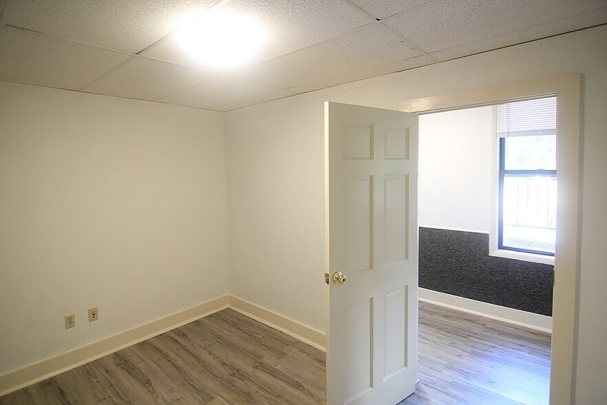 Building Photo - 431 Rebecca Ave