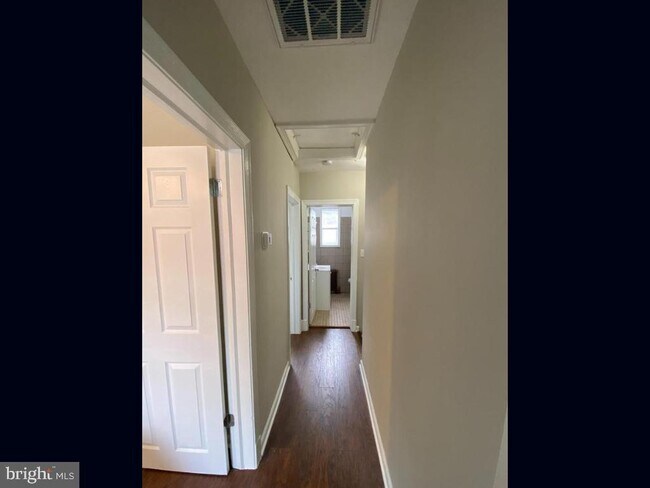 Building Photo - 1644 Rosedale St NE