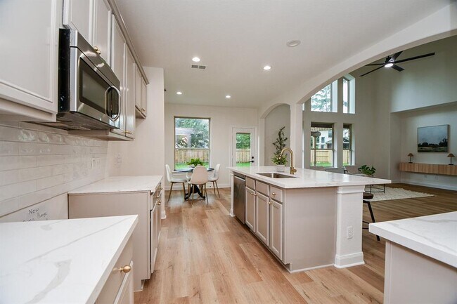 Building Photo - 18 Hadlock Pl