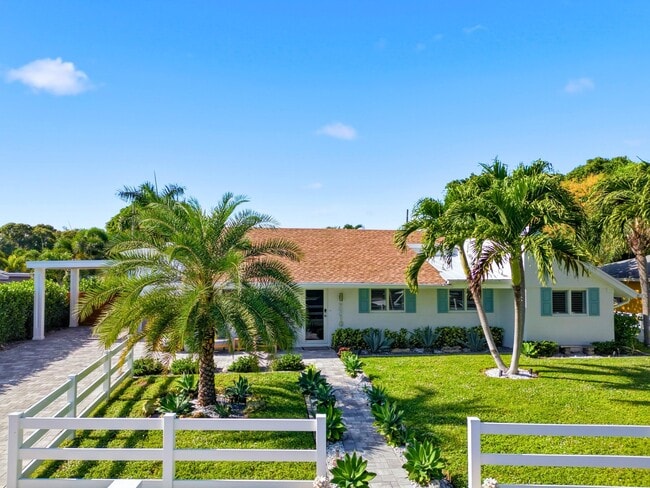 Building Photo - 2210 NE 3rd Ave