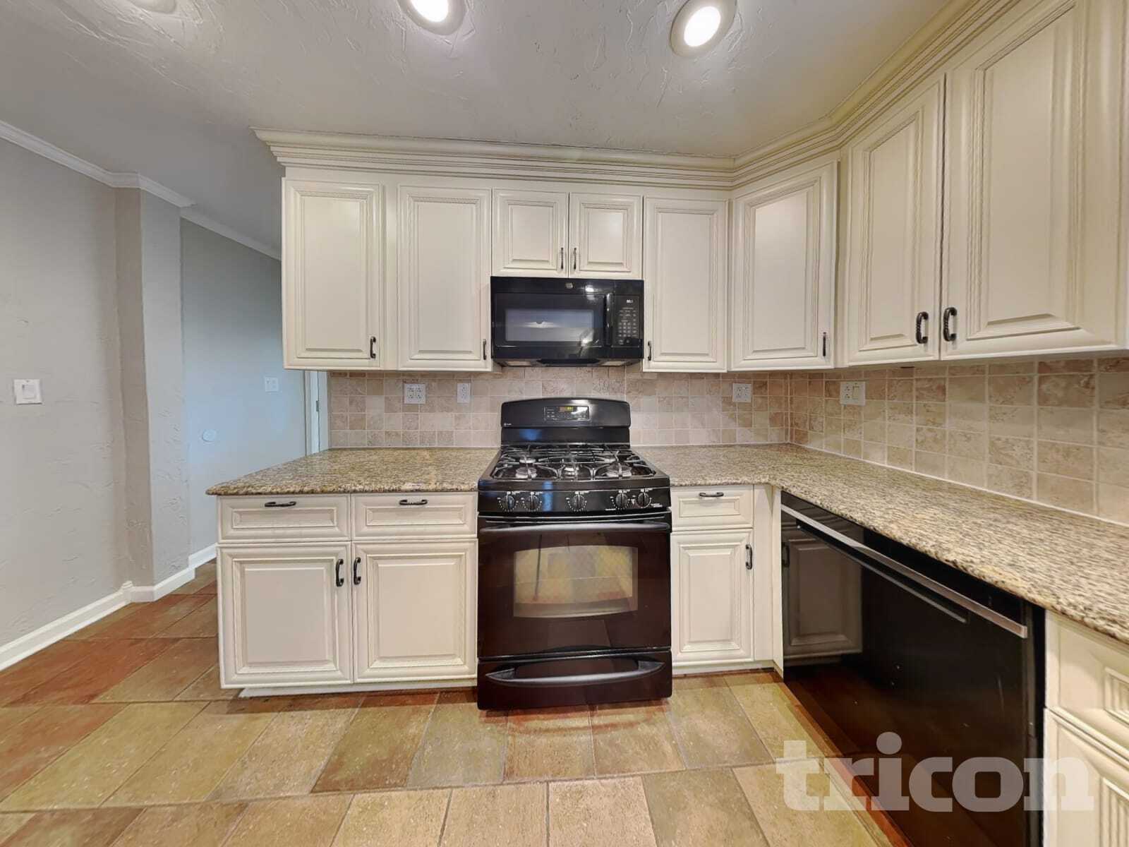 Building Photo - 21123 Rio Oro Dr