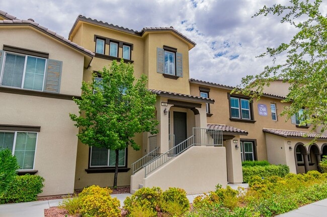 Building Photo - Live Where the Action Is: Modern Townhome Steps from Downtown Summerlin! available 4/1