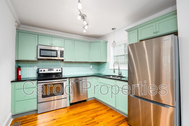Building Photo - 3338 Eastway Dr