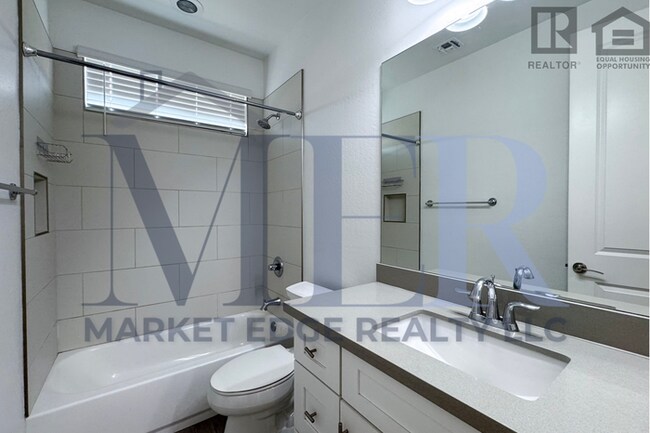 Building Photo - 3Bed/2Bath Home in Scottsdale w/ 2 Car Gar...