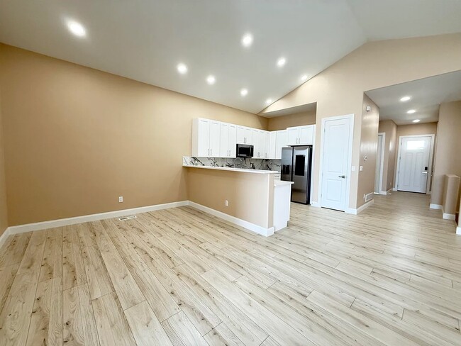 Building Photo - 3107 W Laux Dr