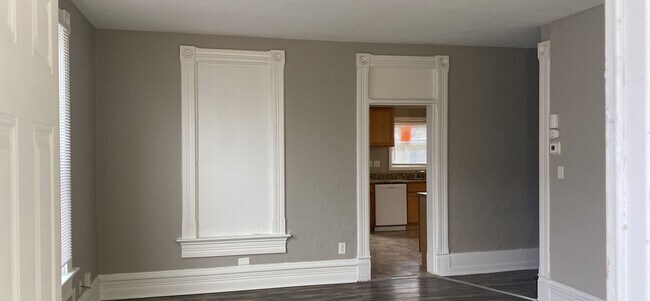 Building Photo - 107 N Second 4BR/2BA (Trenton)