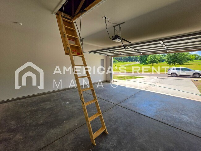 Building Photo - 347 Ruby Elm Ave
