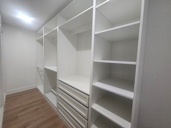 Building Photo - 1213 Formosa Ave