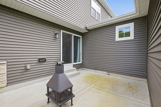 Building Photo - 6158 Driscoll Dr