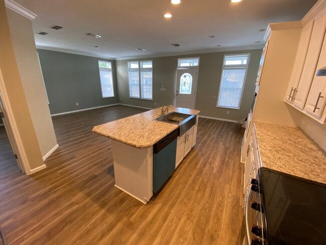 Building Photo - 5307 Camelot Dr E