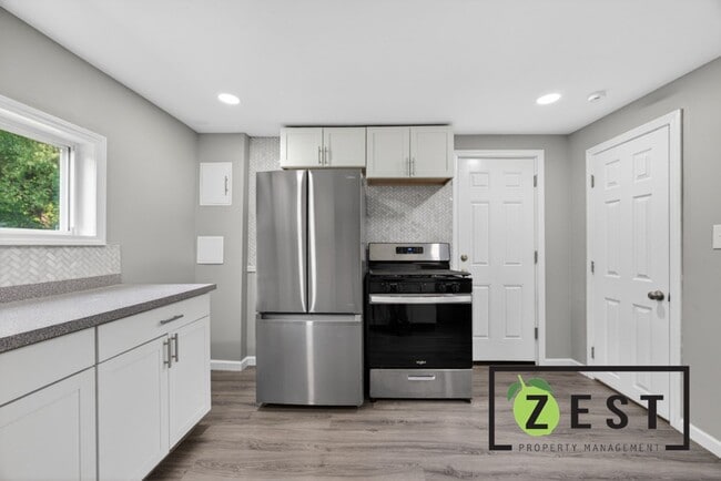 Building Photo - Beautiful Updated 4 Bed 1.5Bath Colonial **Open House Sunday June 21st from 1pm to 2pm**