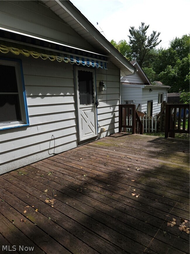 Building Photo - 578 Plum Ave