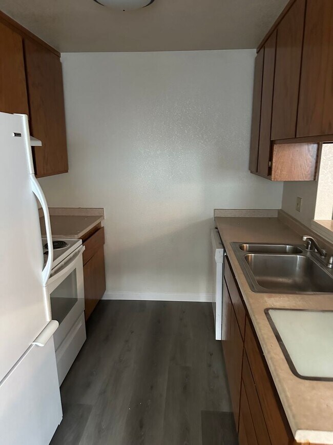 Building Photo - 2508 Standiford Ave