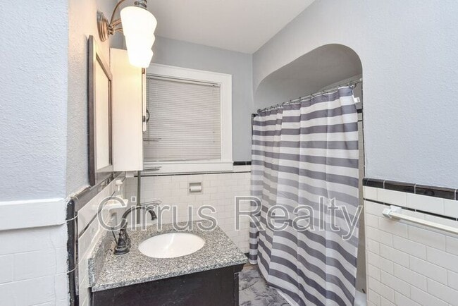 Building Photo - 10 Parkside Pl