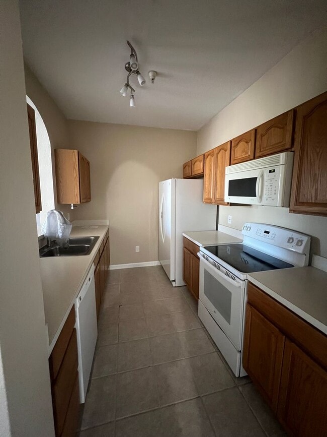 Building Photo - Stunning 3-Bed / 2-Bath Condo in Hunters Creek – Prime Orlando Location