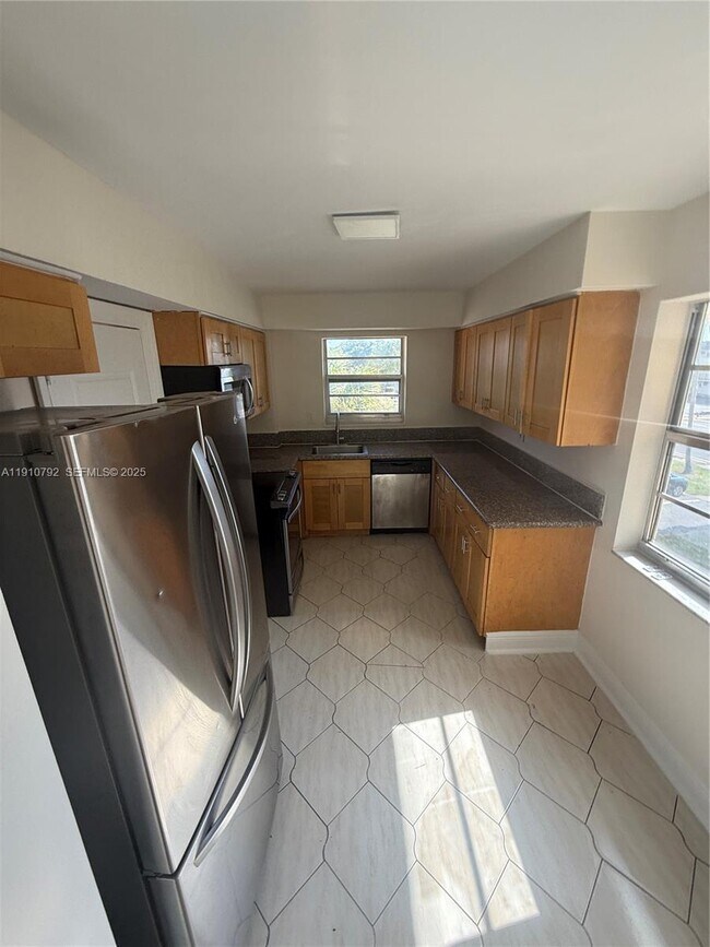 Building Photo - 1540 NE 191st St