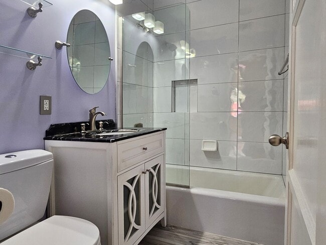 Building Photo - 3 spacious bedrooms and 3 bathrooms in Popular Encino location