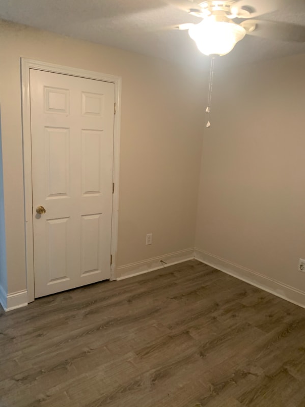 Building Photo - 1355 N Main St