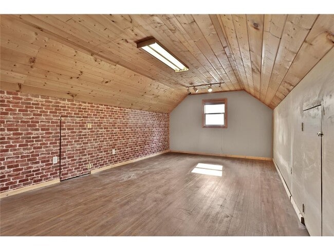 Building Photo - 2122 Temple Ct