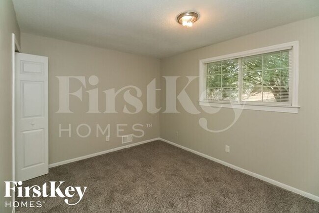 Building Photo - 3799 N Camp Creek Pkwy SW