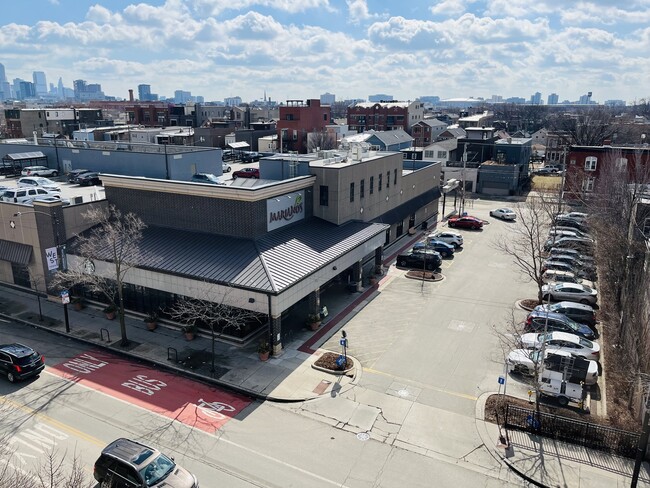 Building Photo - 2054 W Chicago Ave