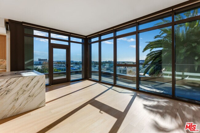 Building Photo - 700 Broadway