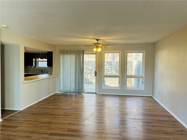 Building Photo - 17 Dogwood Dr