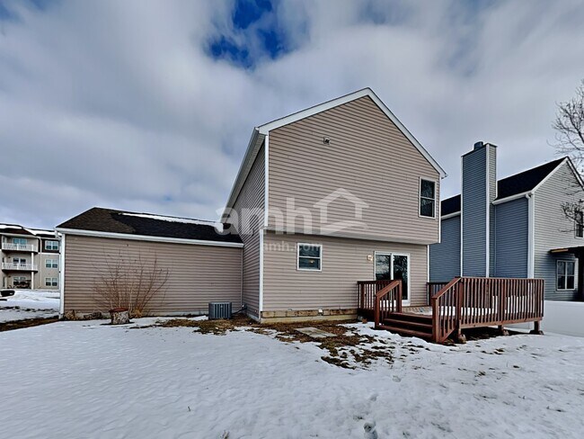 Building Photo - 69 Hutchison St