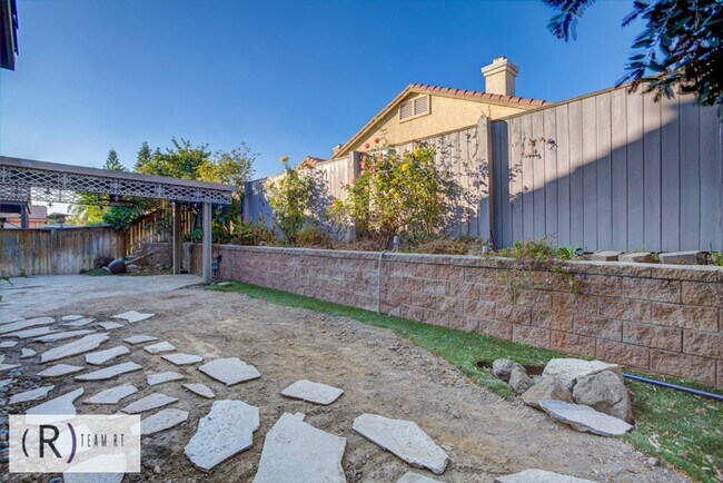 Building Photo - NEW PROMO PRICE! $3,470/MO
