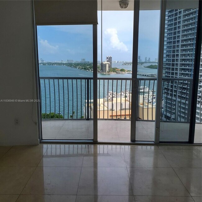 Building Photo - 1750 N Bayshore Dr