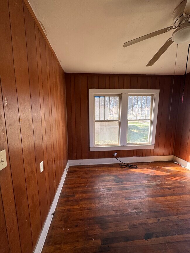 Building Photo - 925 Peach St