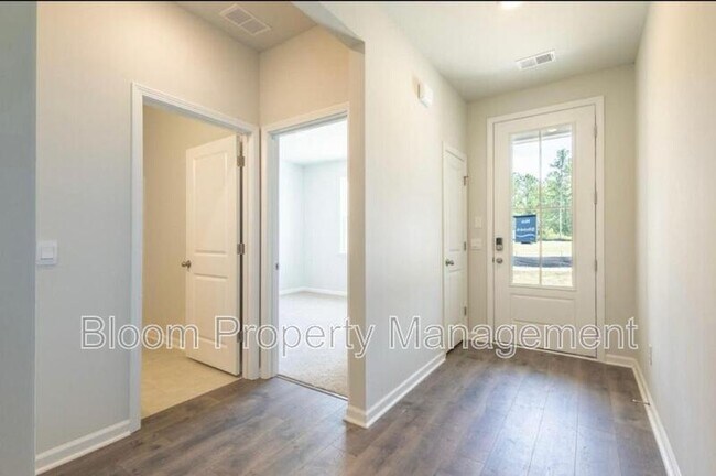 Building Photo - 528 Misty Blf Cir