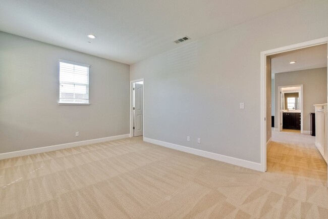 Building Photo - Gorgeous and Very Spacious Home - 3BR 2.5 BA in  San Jose - This is a MUST SEE!!!