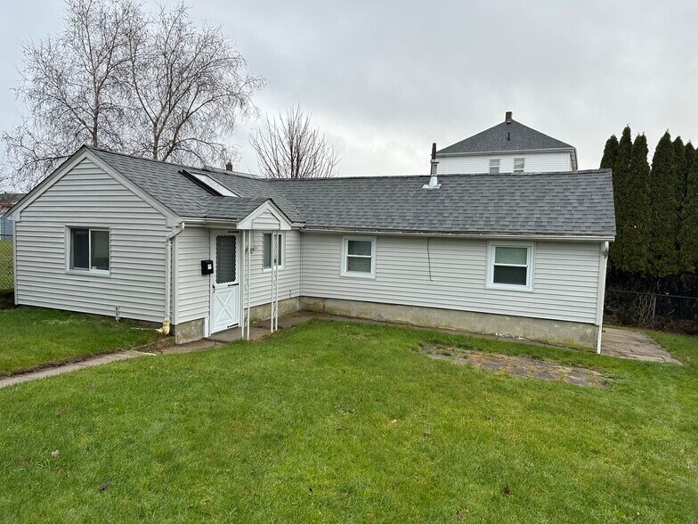 Stand Alone 1 Bedroom Home - 194 Denver St
