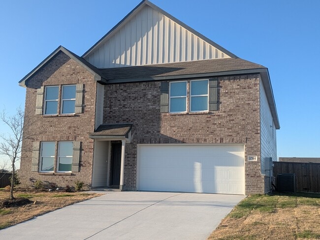 Building Photo - 1704 Dwelling Pl