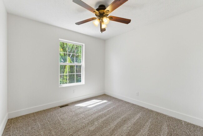 Building Photo - 1275 S Jaylin Ave