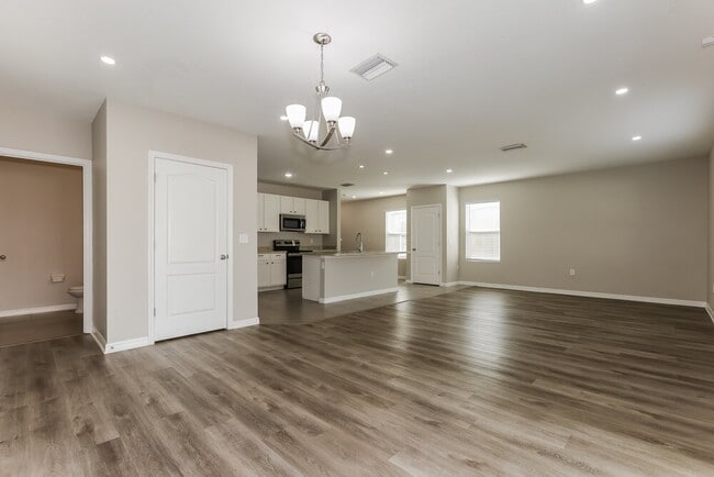 Building Photo - 10508 Whispering Hammock Dr