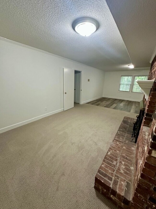 Building Photo - Renovated 5BR Home Minutes from Downtown Columbia | Two Full Kitchens + Fenced Yard ~ Available M...