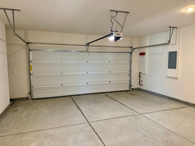 Building Photo - Brand New Luxury 2 story Home