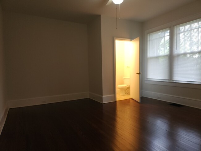 Building Photo - 2 Bedroom, 1.5 Baths Charming Bungalow loc...