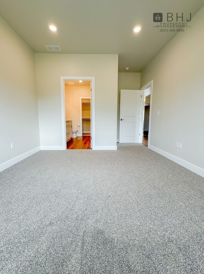 Building Photo - BRAND NEW! 2 BED/ 2BATH Dog Friendly Twin ...