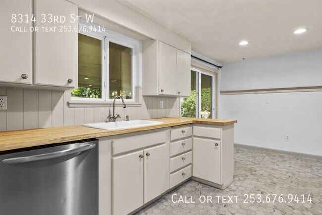 Building Photo - 8314 33rd St W