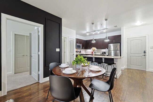 Building Photo - 5445 Town and Country Blvd