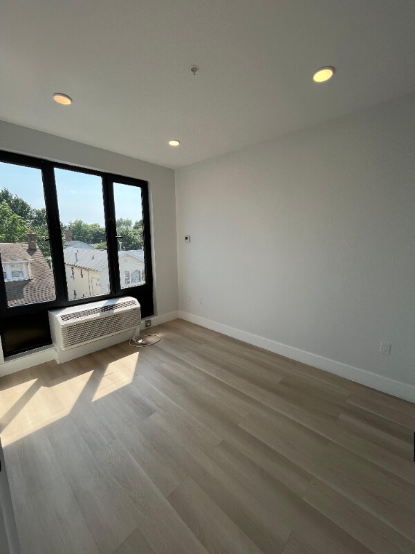 Building Photo - 316 Forrest St