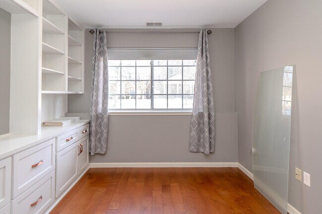 Building Photo - 6225 Brant Ln