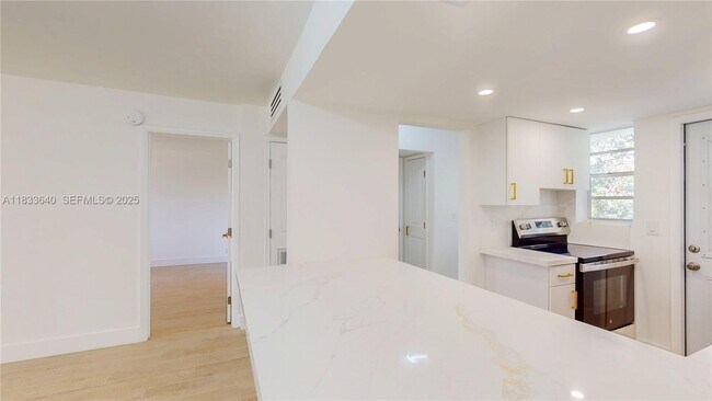 Building Photo - 1333 E Hallandale Beach Blvd