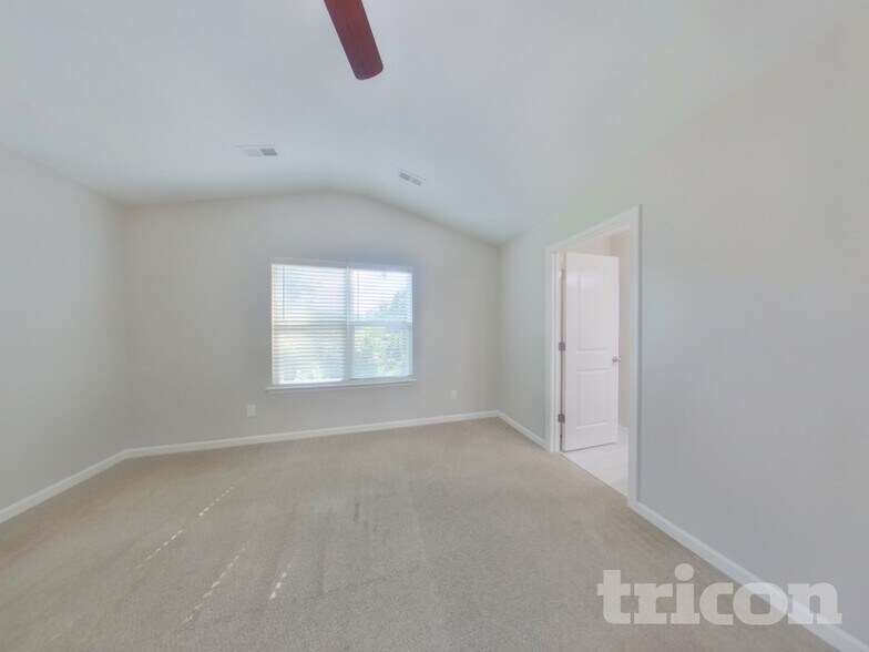 Building Photo - 126 Spring Knoll Dr