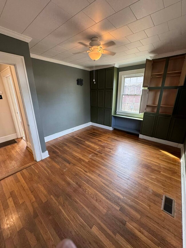 Building Photo - 206 Briggs Ave