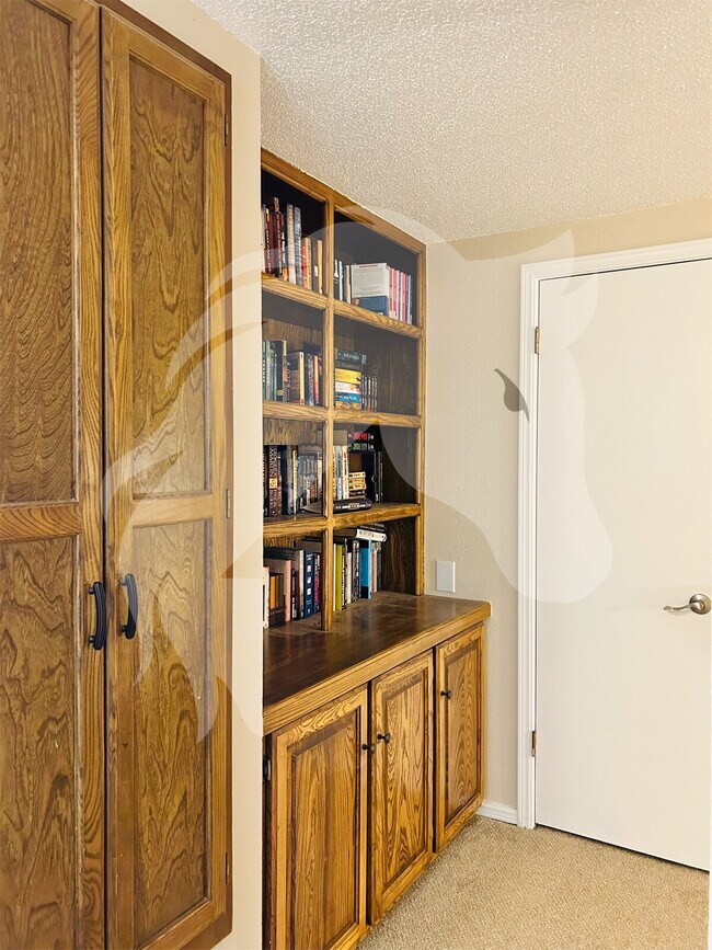 Building Photo - "Cozy Comfort Awaits: 3-Bedroom Home with Fireplace on Twilight Ave, Enid, OK!"