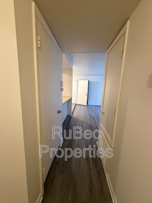 Building Photo - 702 Farmhurst Dr